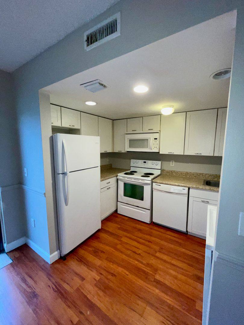 Townhouse for rent at 6083 Village Circle S, Orlando, FL 32822