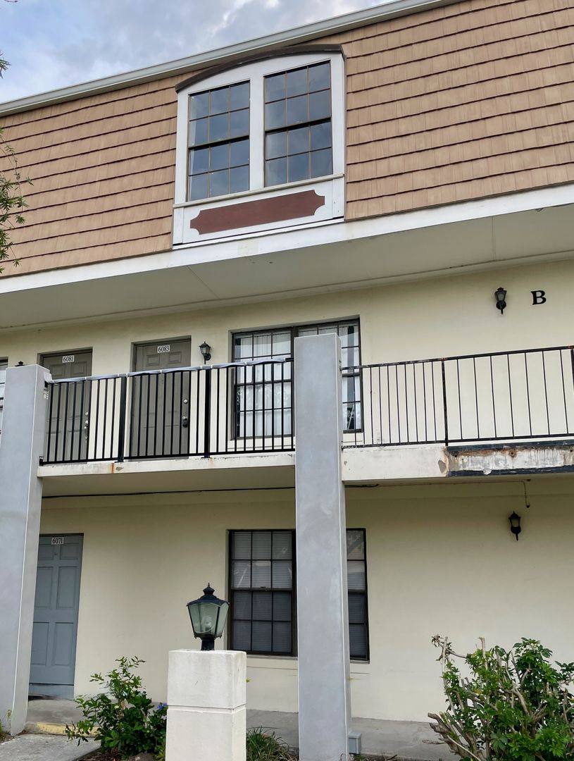 Townhouse for rent at 6083 Village Circle S, Orlando, FL 32822