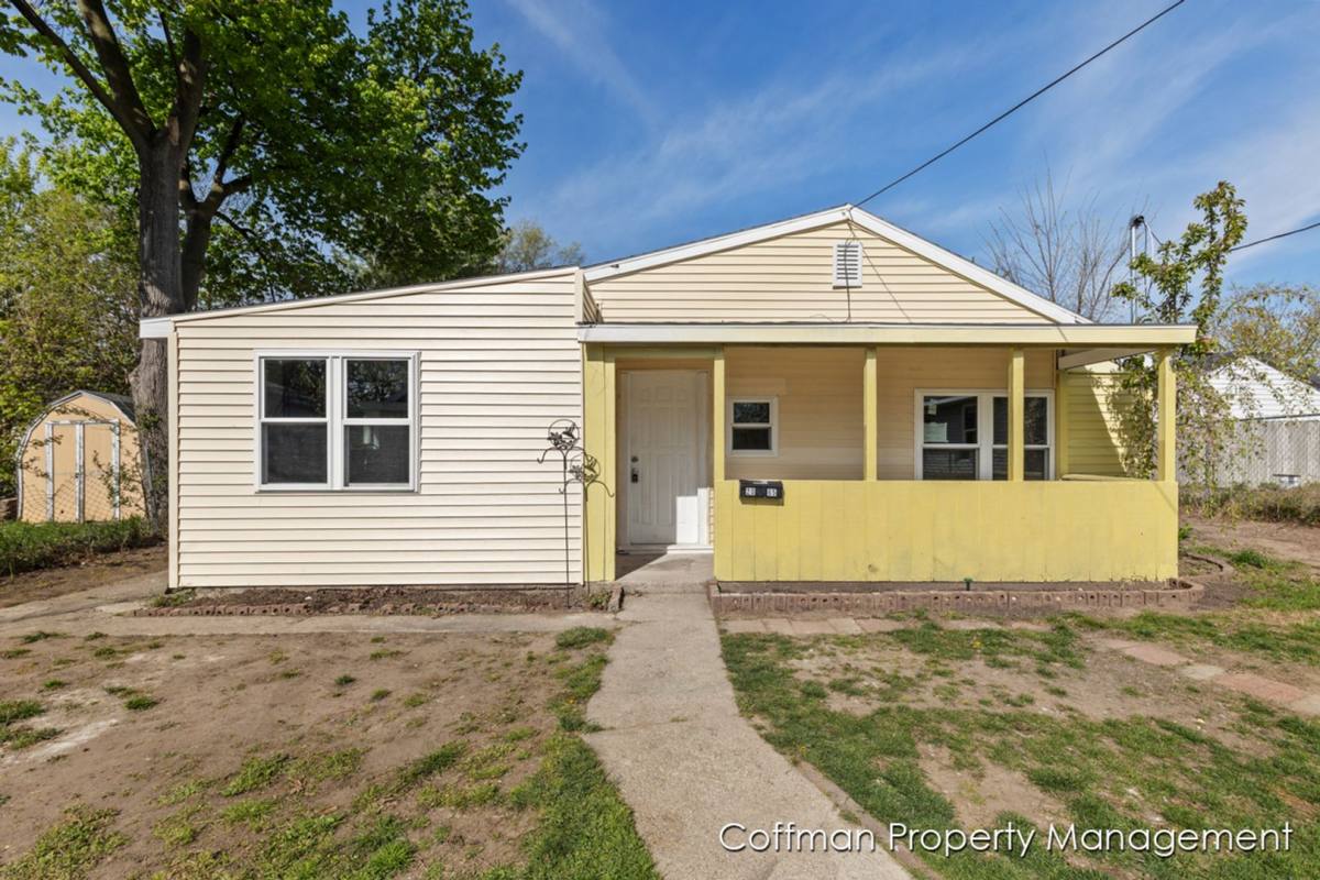 House for rent at 2065 Johanna Ave SW, Wyoming, MI 49509