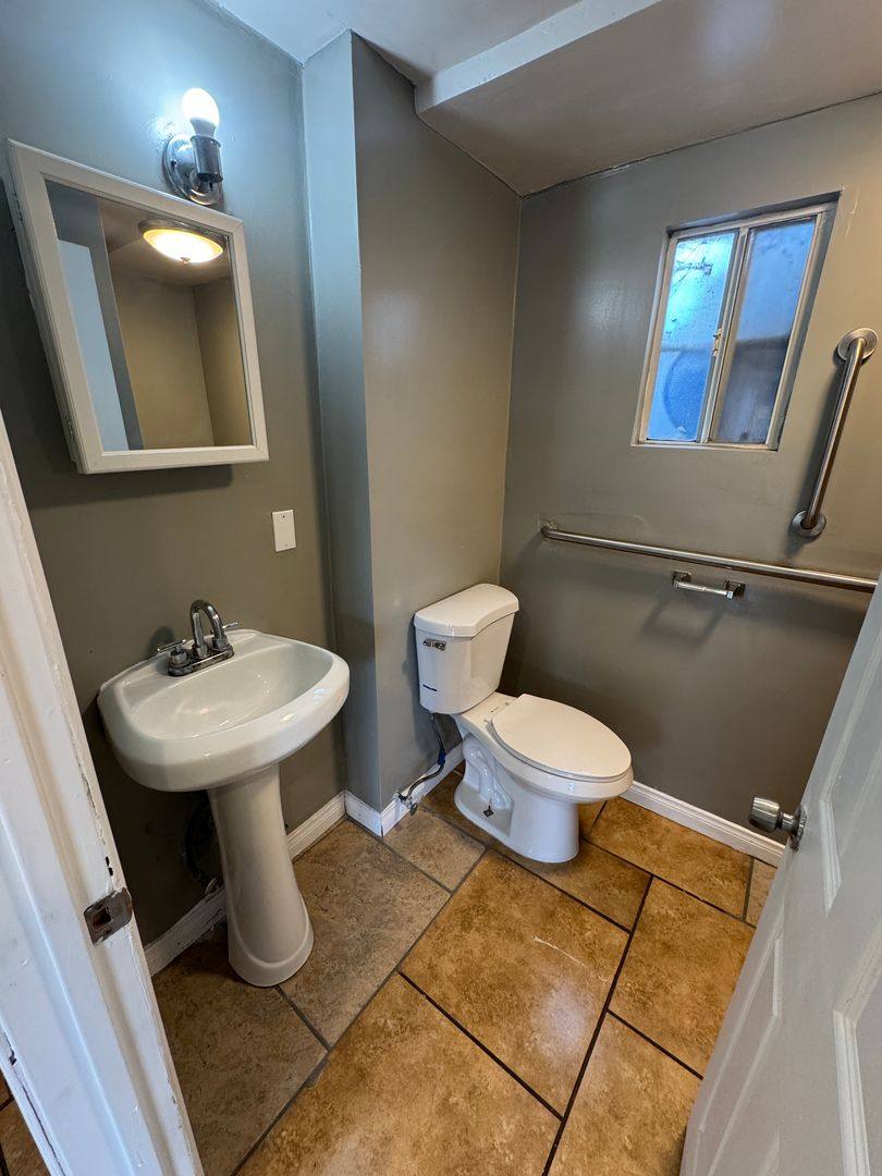 Apartment for rent at 6228 S Van Ness Ave, Los Angeles, CA 90047