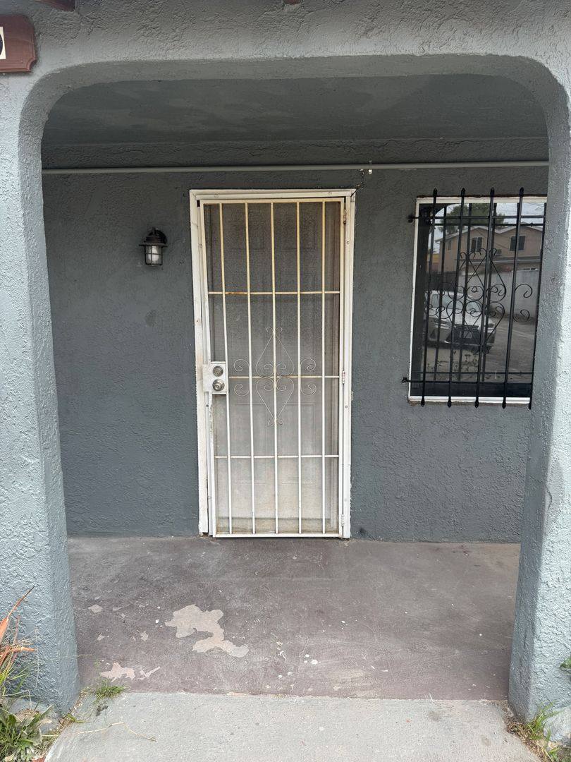 Apartment for rent at 6228 S Van Ness Ave, Los Angeles, CA 90047