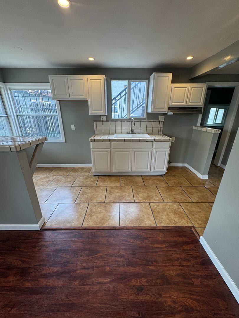 Apartment for rent at 6228 S Van Ness Ave, Los Angeles, CA 90047