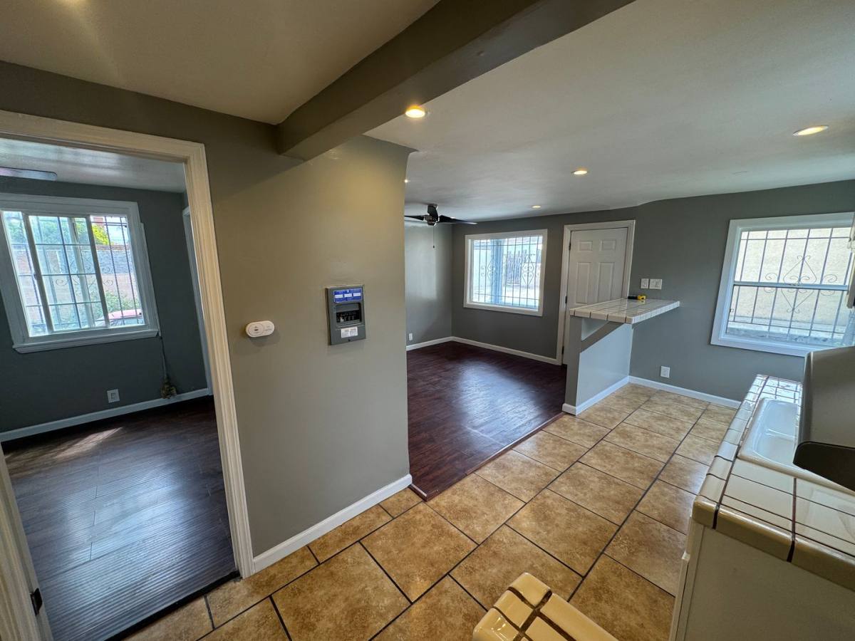 Apartment for rent at 6228 S Van Ness Ave, Los Angeles, CA 90047