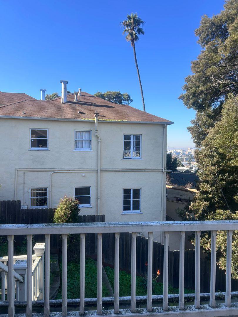 Townhouse for rent at 848 E 28th St, Oakland, CA 94610