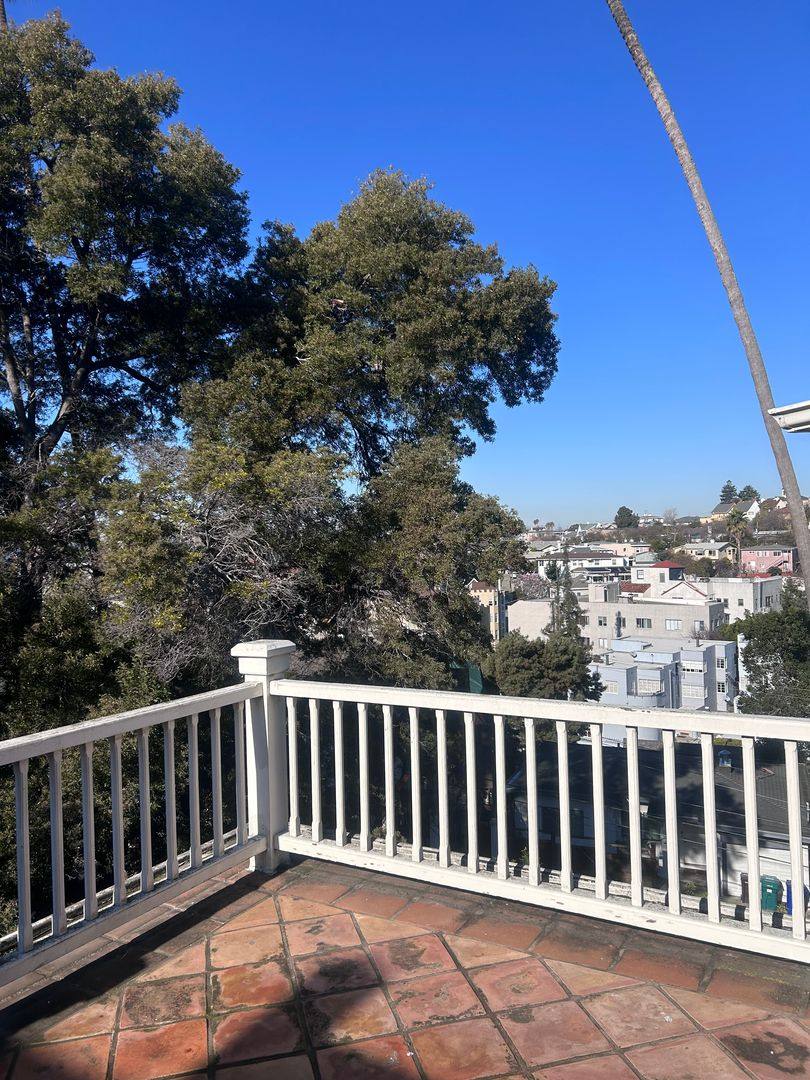 Townhouse for rent at 848 E 28th St, Oakland, CA 94610