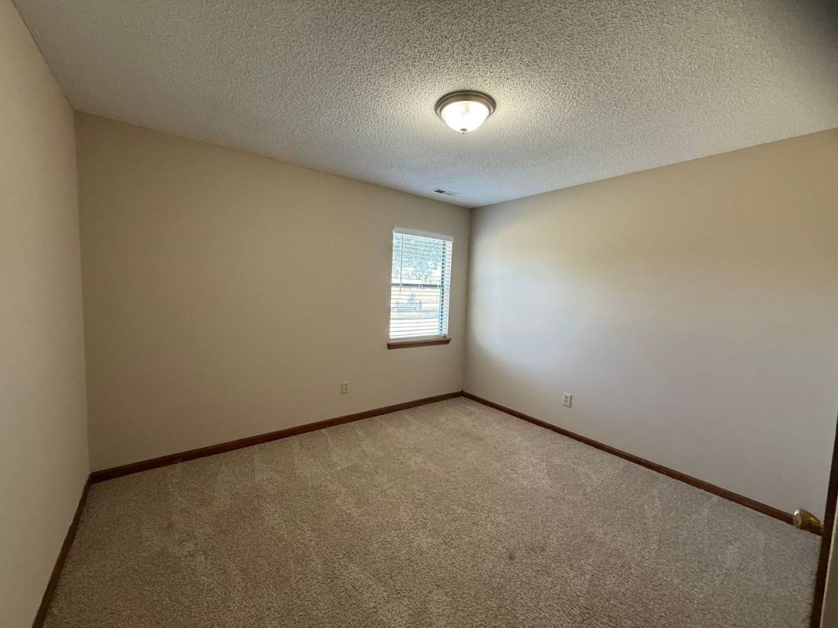 Apartment for rent at 102 Pete Jones Rd, Richlands, NC 28574