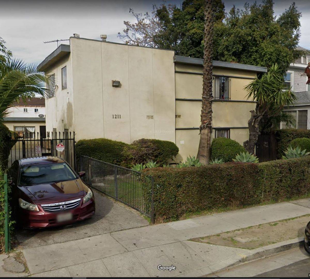 Apartment for rent at 1211 W 37th Place, Los Angeles, CA 90007