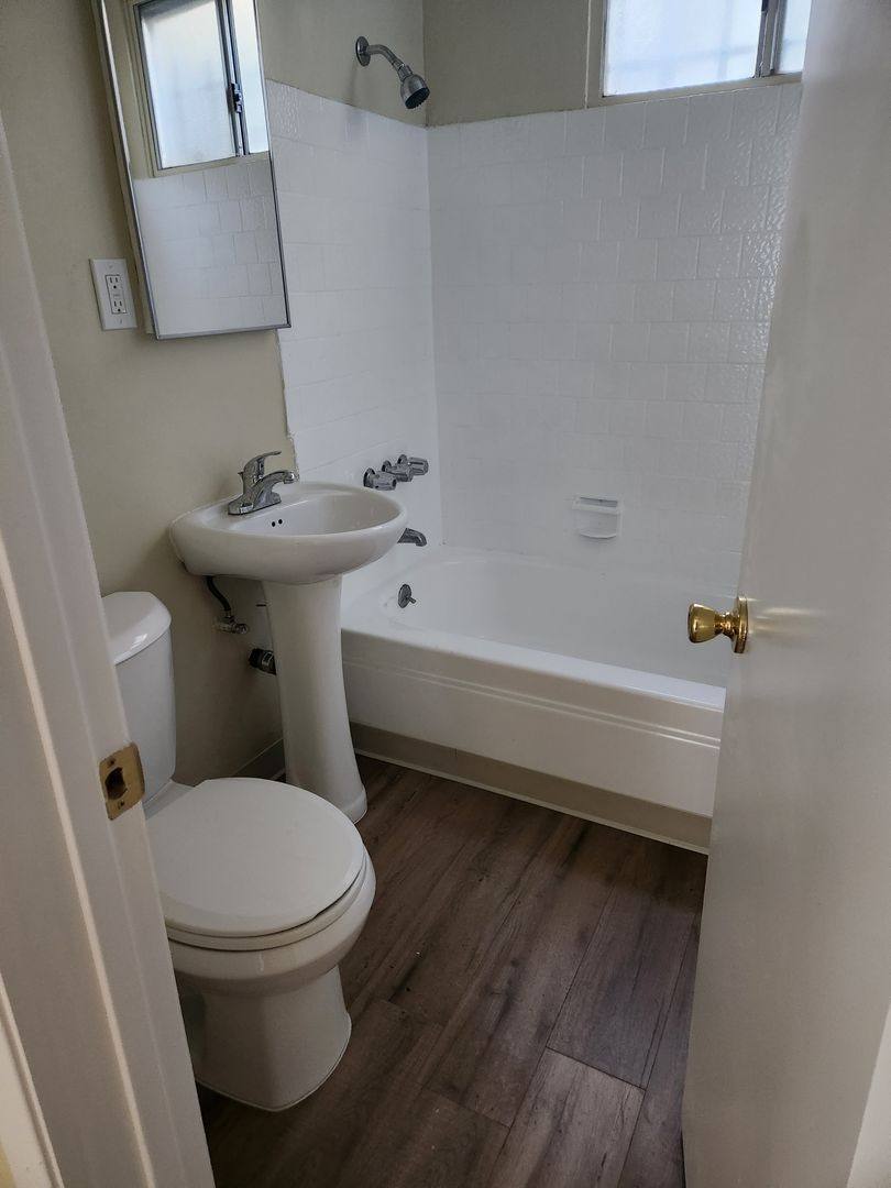 Apartment for rent at 1211 W 37th Place, Los Angeles, CA 90007