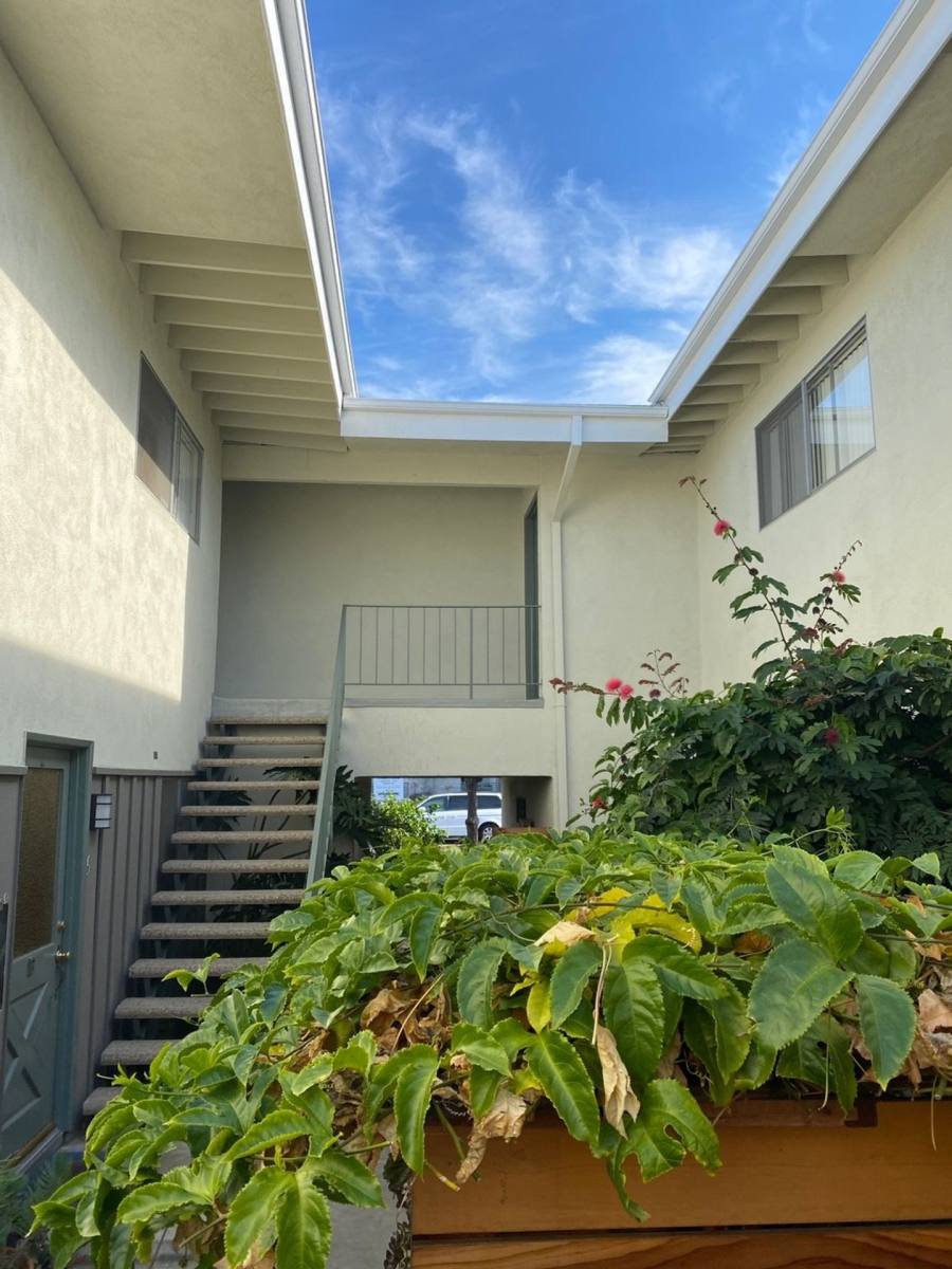 Apartment for rent at 3655 Westwood Blvd, Los Angeles, CA 90034