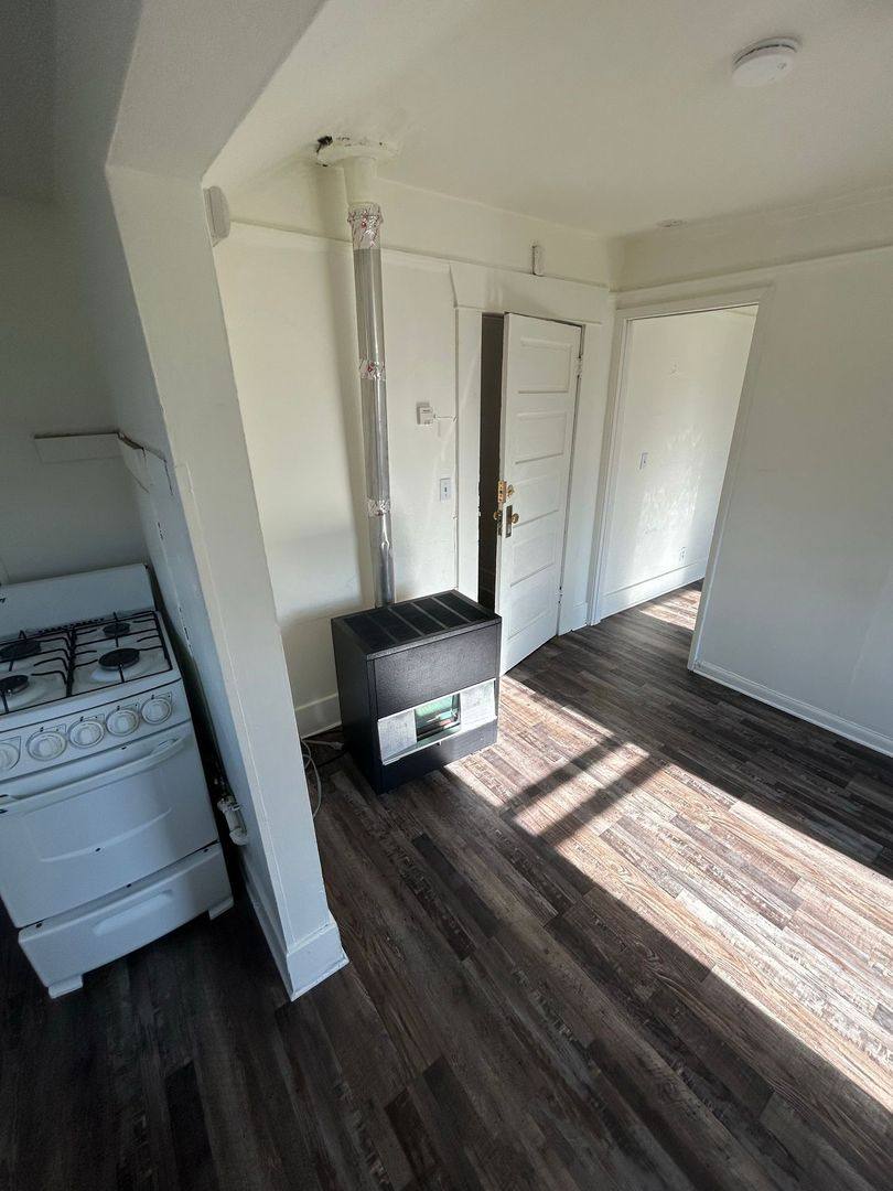 Apartment for rent at 1014 W 11th Ave, Eugene, OR 97402
