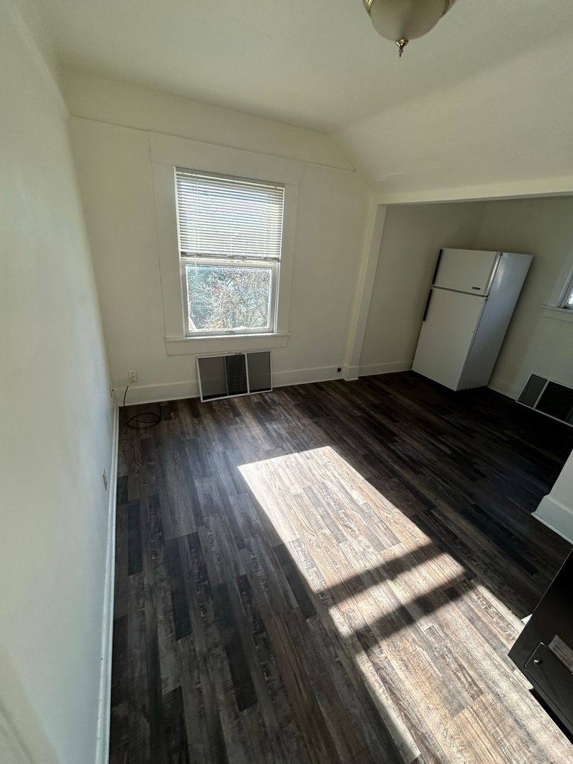 Apartment for rent at 1014 W 11th Ave, Eugene, OR 97402