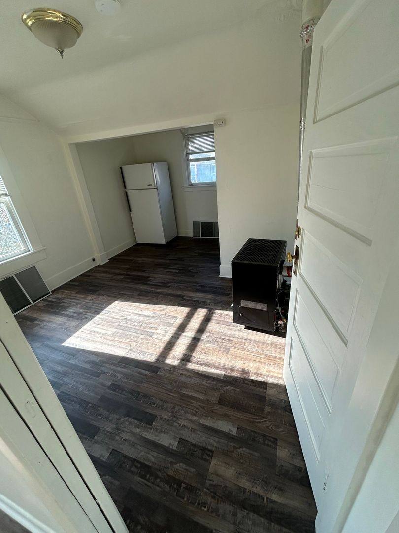 Apartment for rent at 1014 W 11th Ave, Eugene, OR 97402