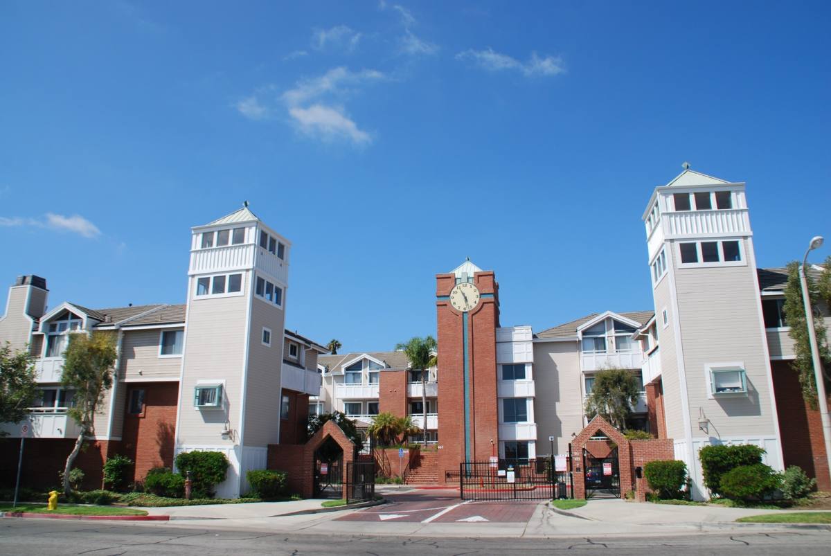 Townhouse for rent at 875 S B St, Oxnard, CA 93030