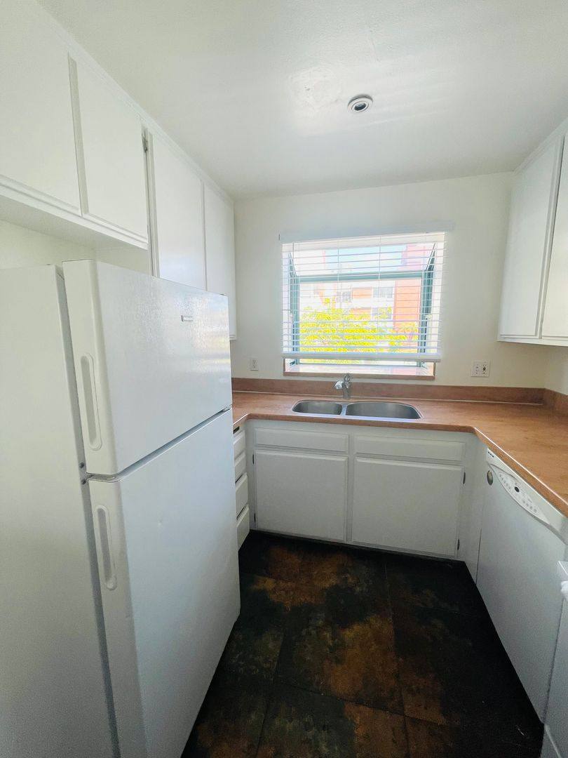 Townhouse for rent at 875 S B St, Oxnard, CA 93030