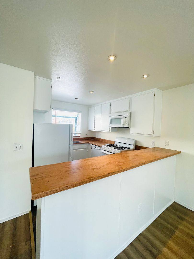 Townhouse for rent at 875 S B St, Oxnard, CA 93030