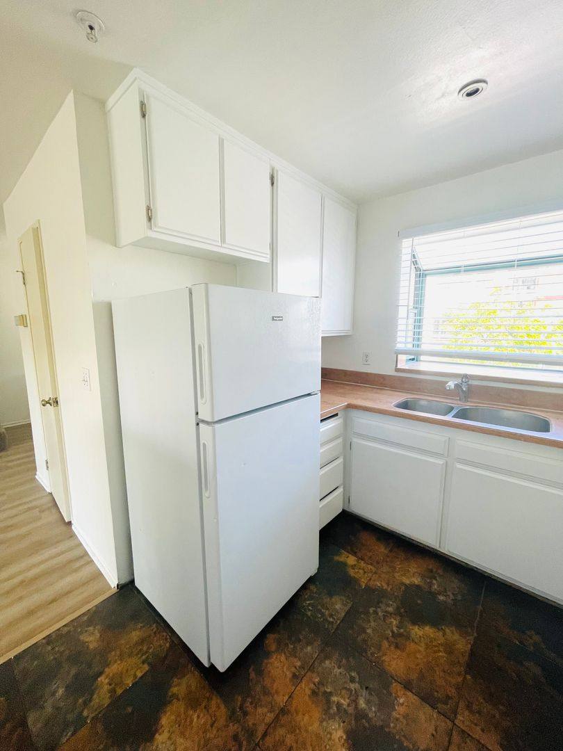 Townhouse for rent at 875 S B St, Oxnard, CA 93030