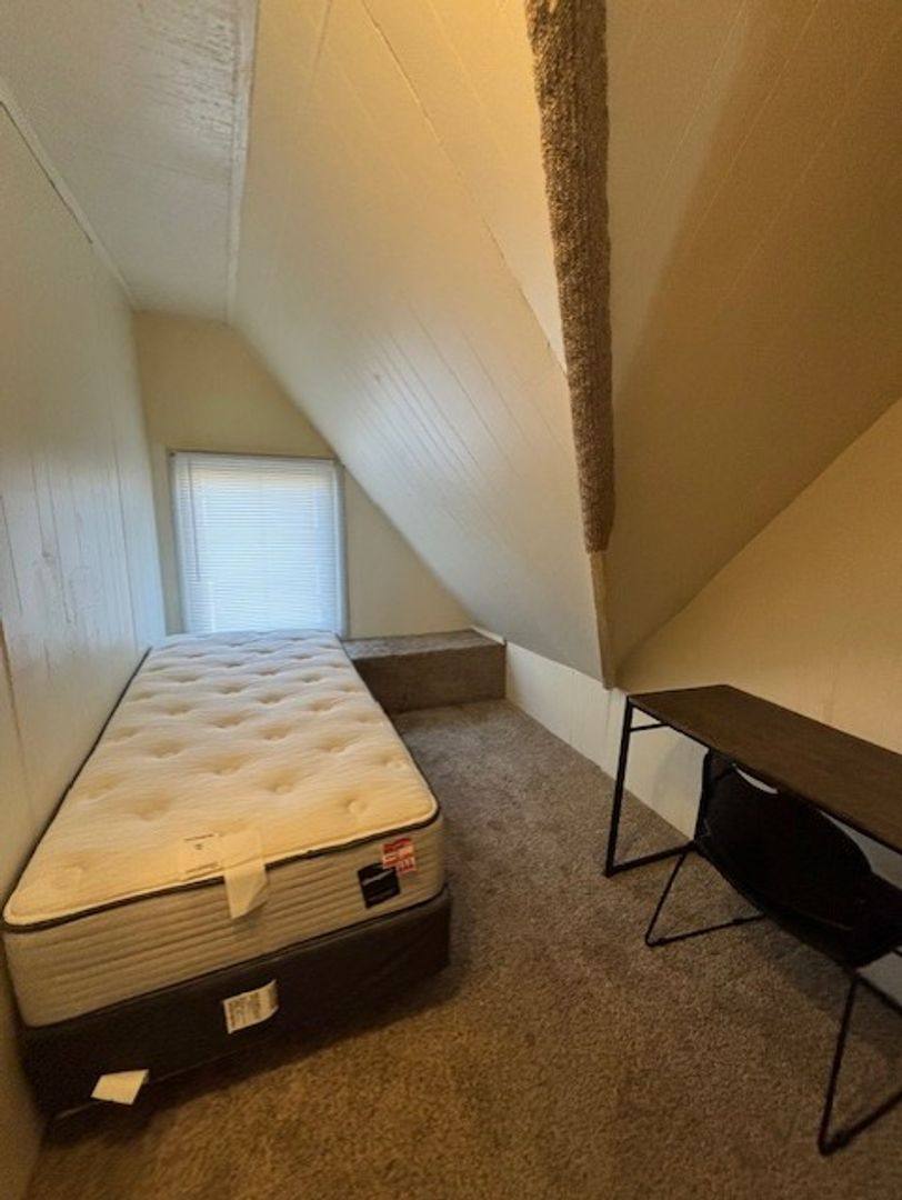 Apartment for rent at 702 W Green St, Urbana, IL 61801
