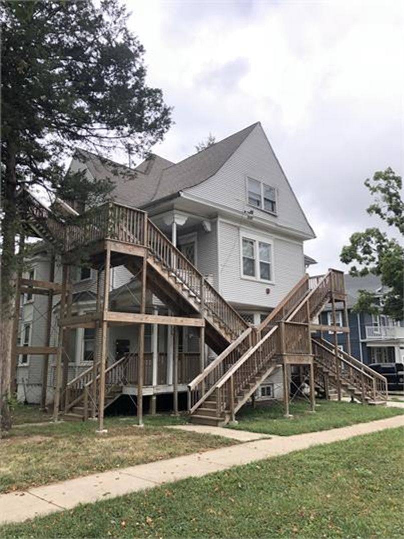 Apartment for rent at 702 W Green St, Urbana, IL 61801