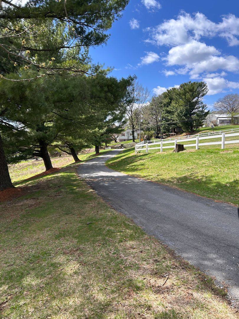 House for rent at 235 Reifsnyder Rd, Lititz, PA 17543