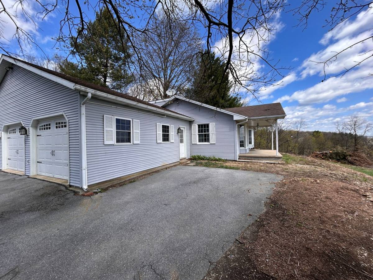 House for rent at 235 Reifsnyder Rd, Lititz, PA 17543