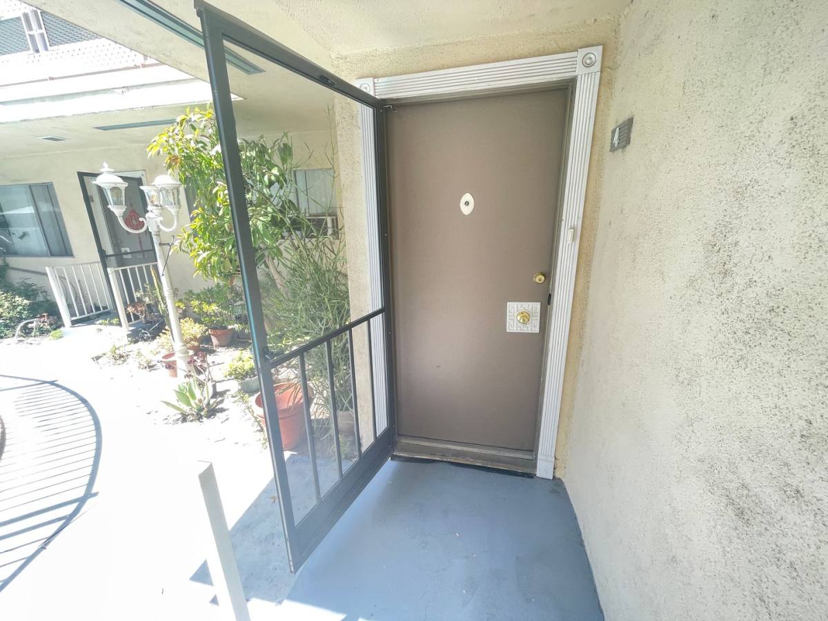 Apartment for rent at 4300 Colfax Ave, Studio City, CA 91604