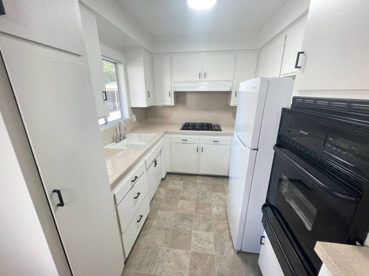 Apartment for rent at 4300 Colfax Ave, Studio City, CA 91604