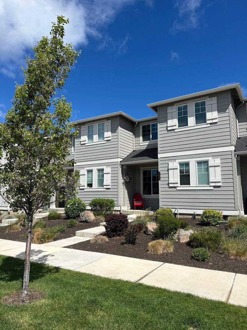 House for rent at 61622 SE Depot Loop, Bend, OR 97702