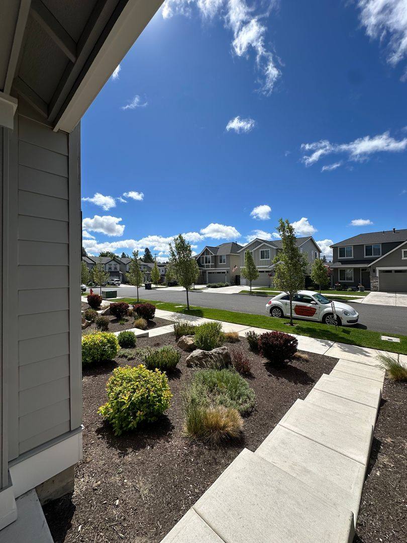 House for rent at 61622 SE Depot Loop, Bend, OR 97702