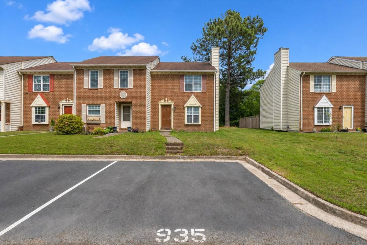 Townhouse for rent at 935 Still Harbor Circle, Chesapeake, VA 23320