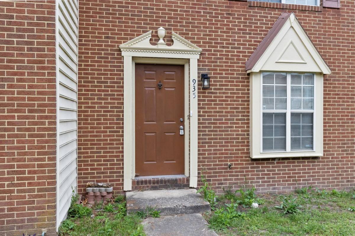 Townhouse for rent at 935 Still Harbor Circle, Chesapeake, VA 23320