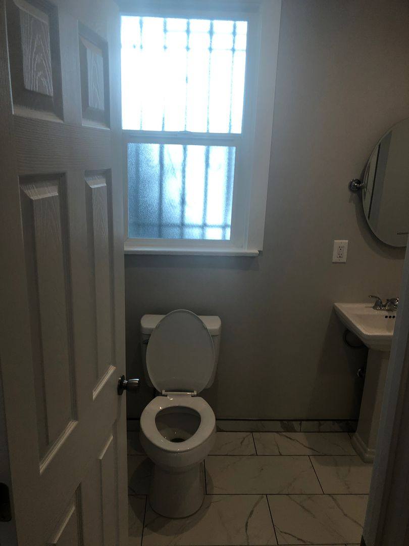 Apartment for rent at 4145 Garthwaite Ave, Los Angeles, CA 90008