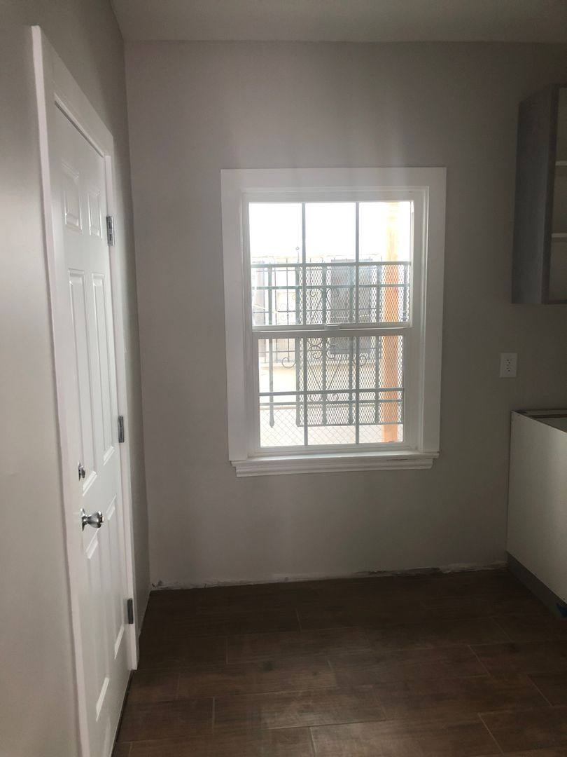 Apartment for rent at 4145 Garthwaite Ave, Los Angeles, CA 90008