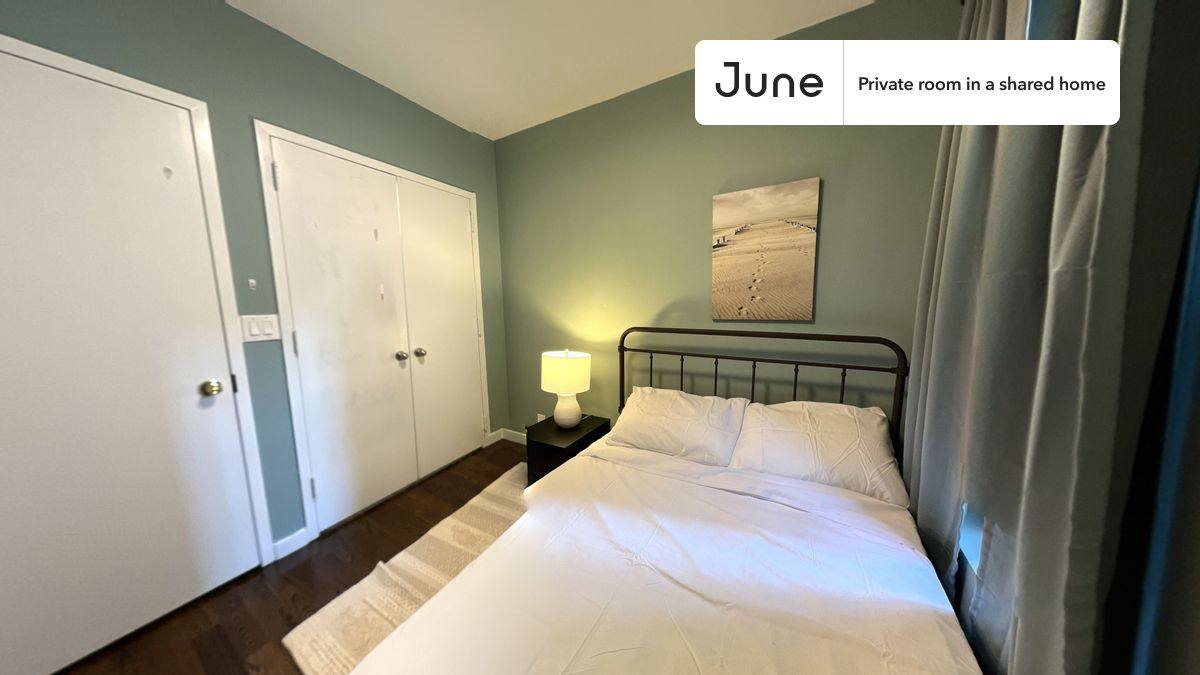 Apartment for rent at 1523 York Ave, New York, NY 10028