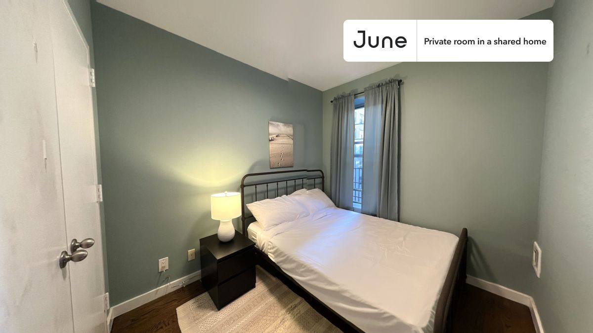 Apartment for rent at 1523 York Ave, New York, NY 10028