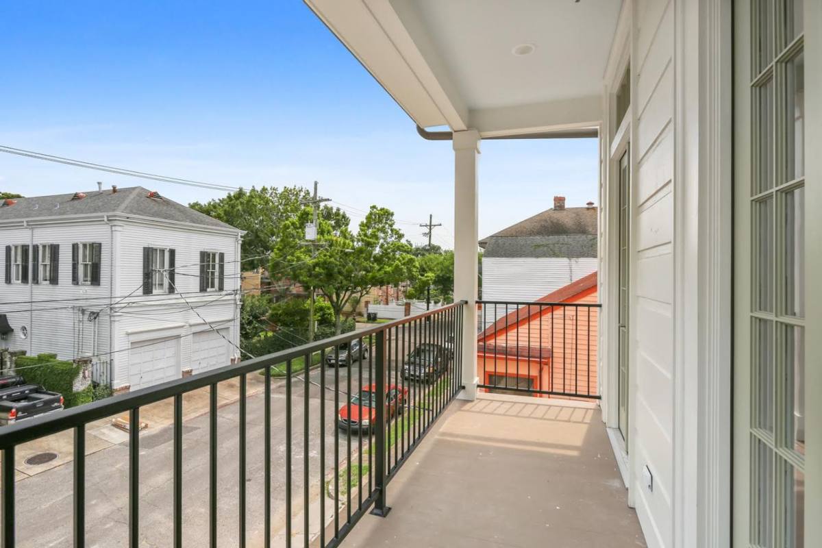 Apartment for rent at 2617-19 Carondelet St, New Orleans, LA 70130