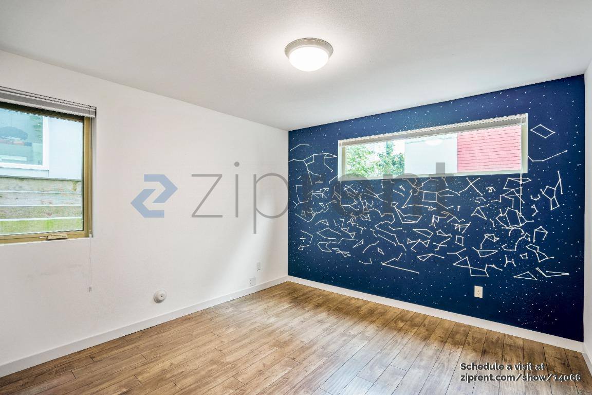 Townhouse for rent at 9607A Roosevelt Way NE, Seattle, WA 98115