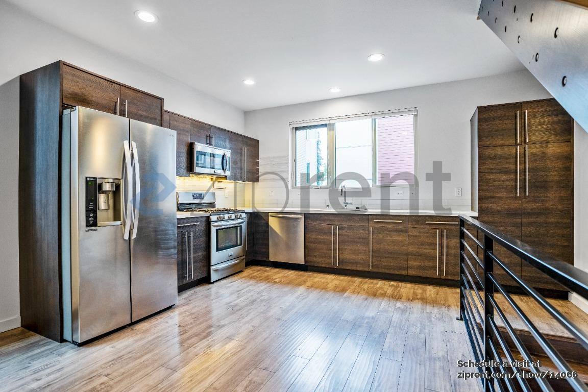 Townhouse for rent at 9607A Roosevelt Way NE, Seattle, WA 98115