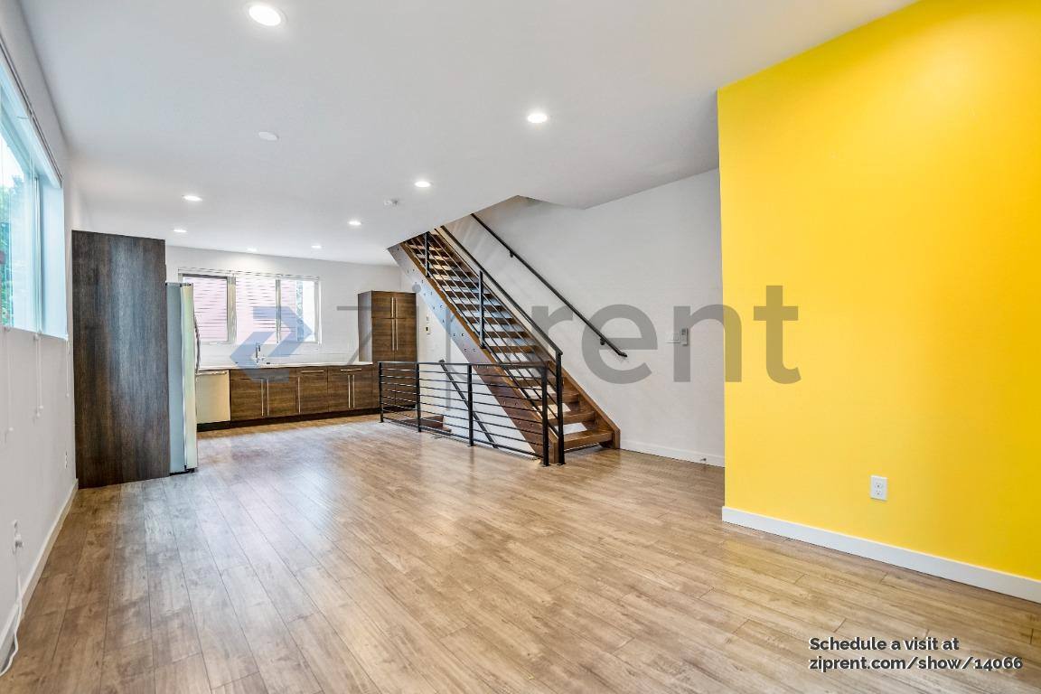 Townhouse for rent at 9607A Roosevelt Way NE, Seattle, WA 98115