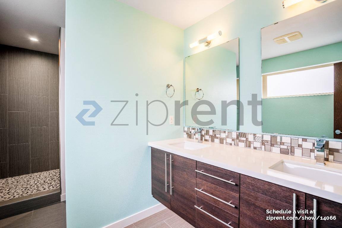 Townhouse for rent at 9607A Roosevelt Way NE, Seattle, WA 98115
