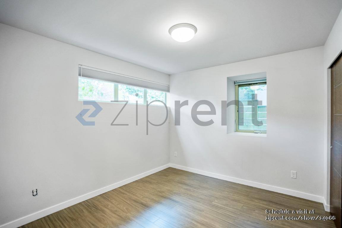 Townhouse for rent at 9607A Roosevelt Way NE, Seattle, WA 98115
