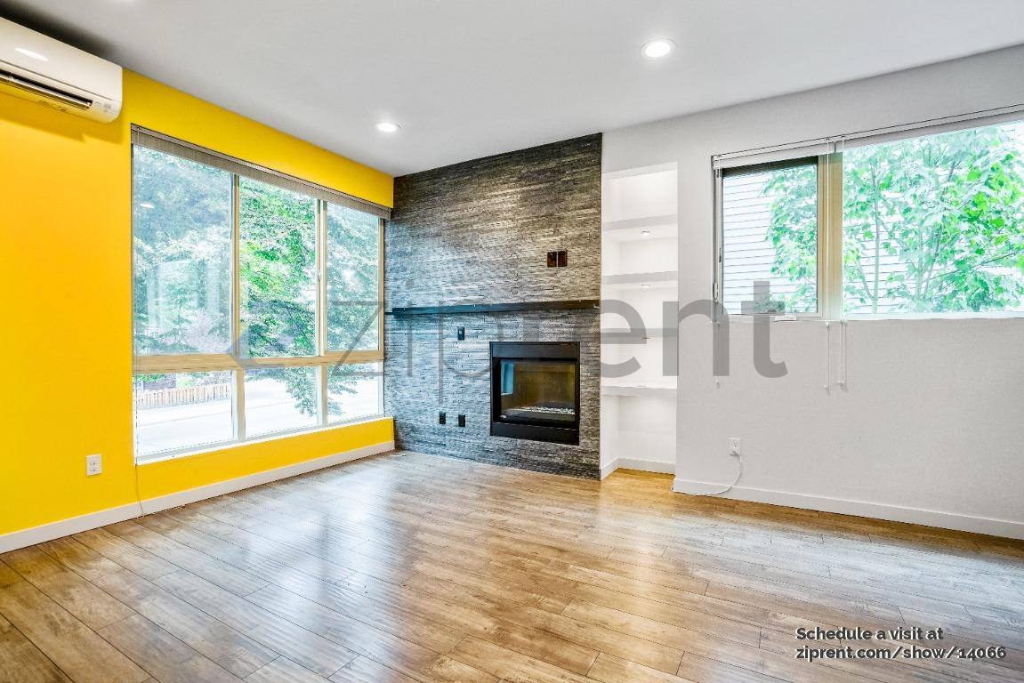 Townhouse for rent at 9607A Roosevelt Way NE, Seattle, WA 98115