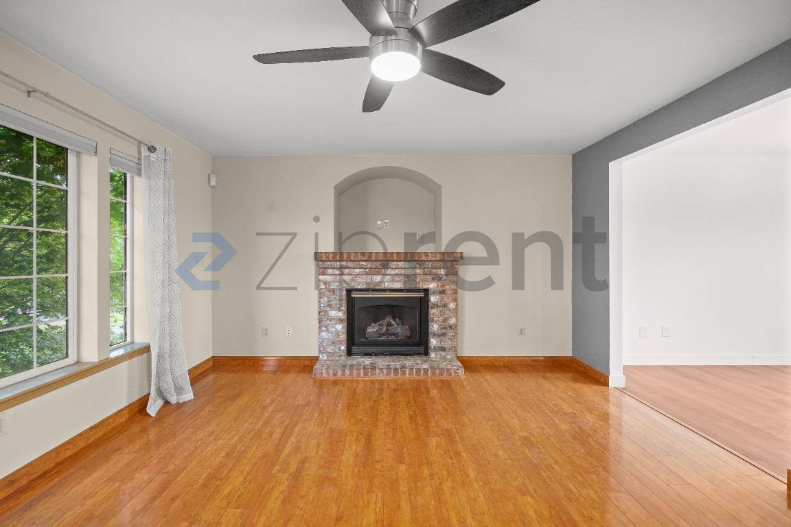 House for rent at 9915 SE 235th Place, Kent, WA 98031