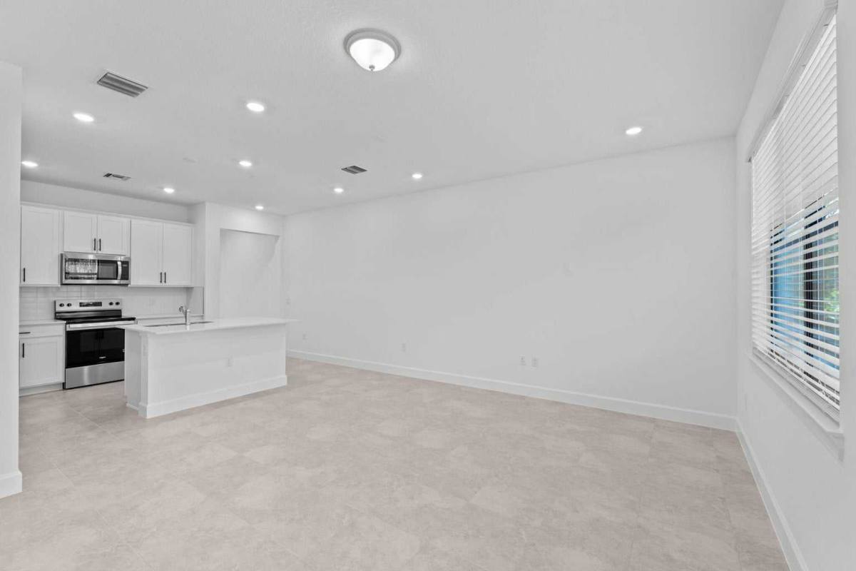 Townhouse for rent at 4291 Lantana Rd, Lake Worth, FL 33462
