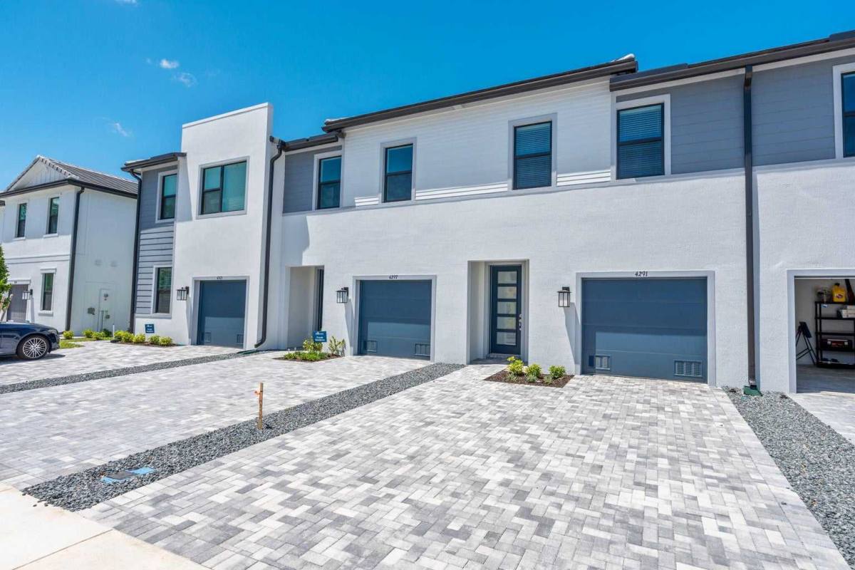 Townhouse for rent at 4291 Lantana Rd, Lake Worth, FL 33462