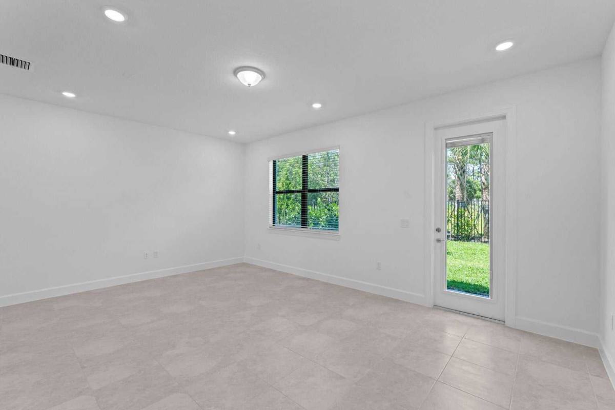 Townhouse for rent at 4291 Lantana Rd, Lake Worth, FL 33462