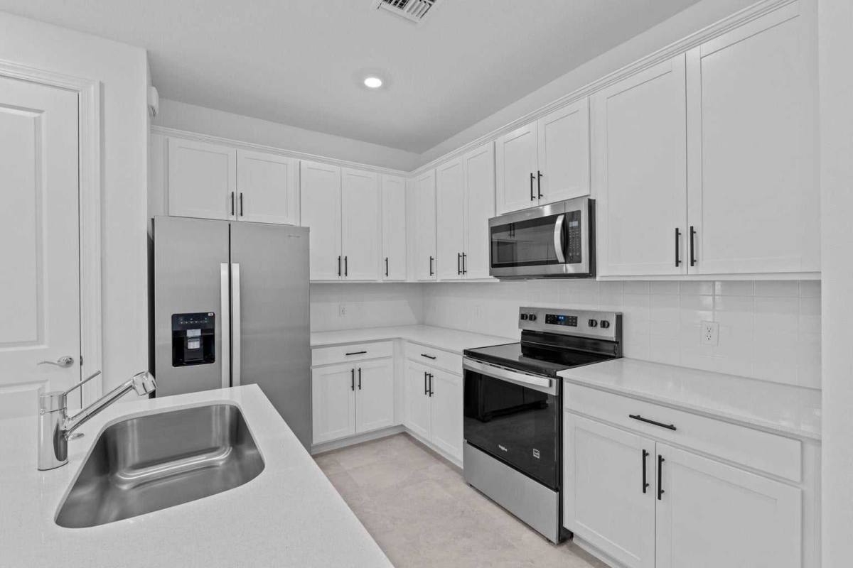 Townhouse for rent at 4291 Lantana Rd, Lake Worth, FL 33462