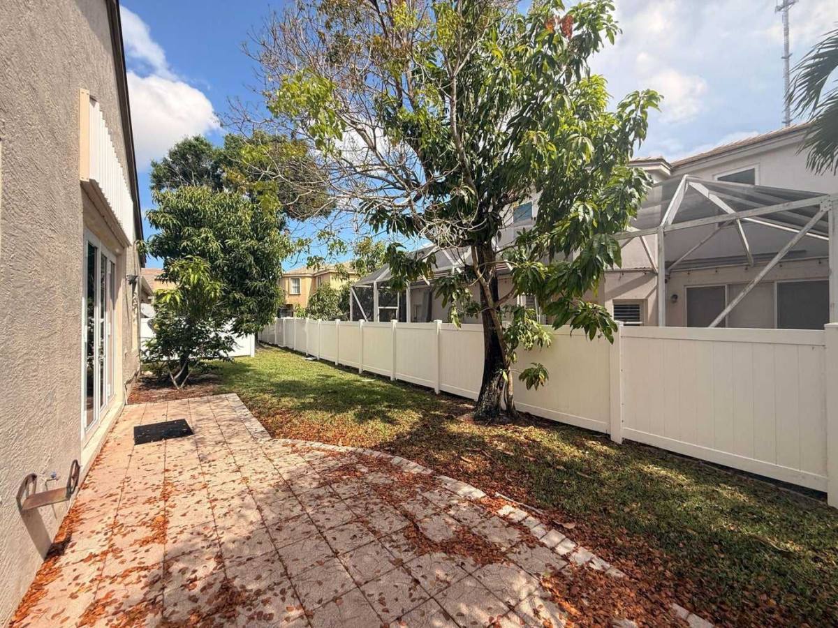 Apartment for rent at 10372 Old Winston Court, Lake Worth, FL 33449