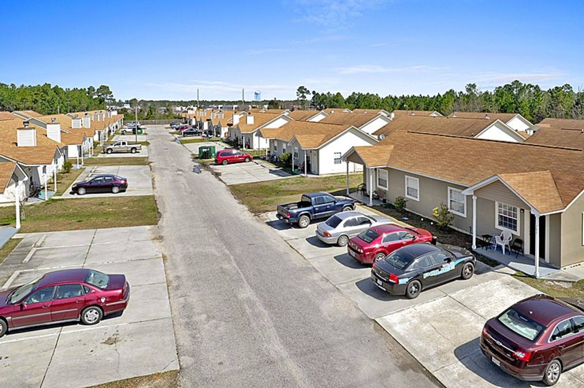 Apartment for rent at 102 Royal St, Waveland, MS 39576