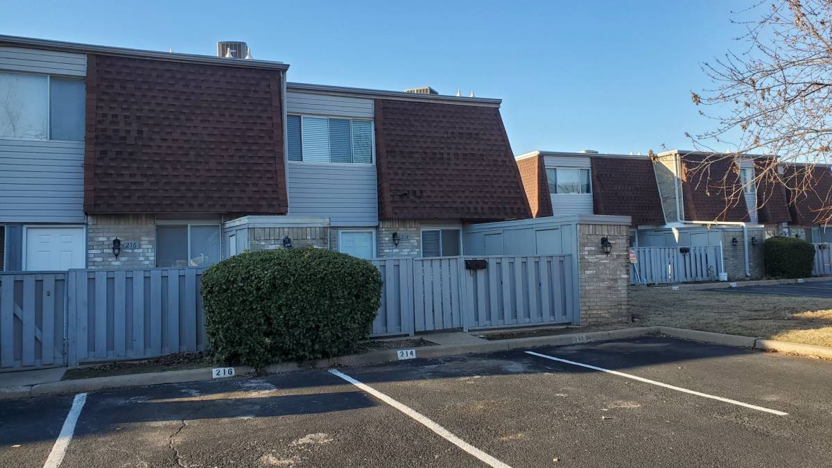 Townhouse for rent at 216 Justin Dr, Norman, OK 73071