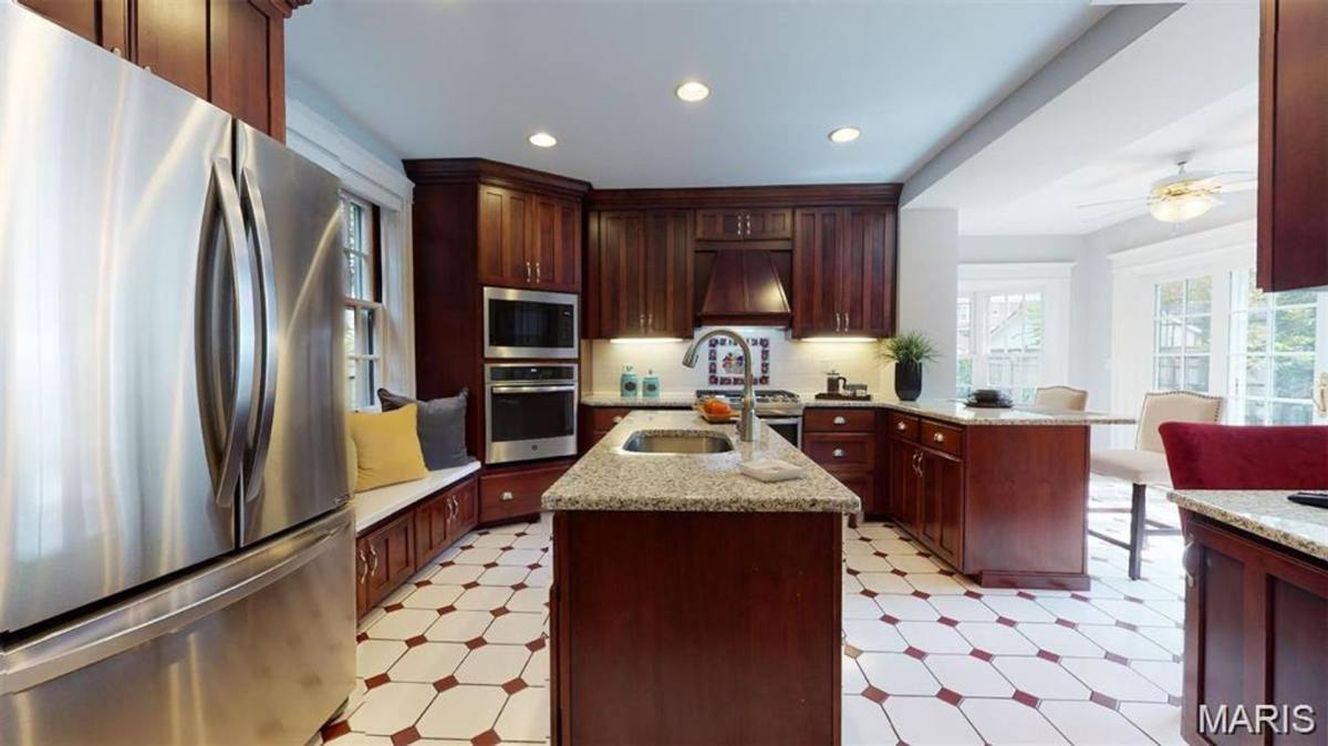 House for rent at 6637 Waterman Ave, Saint Louis, MO 63130